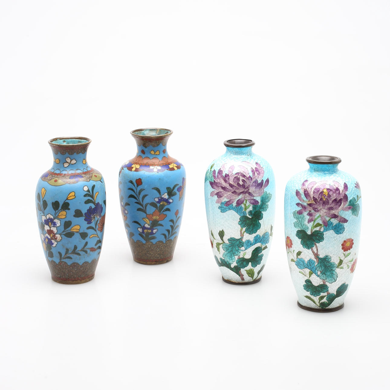 VASER, två par, cloisonné, Japan och Kina, 1900-tal.