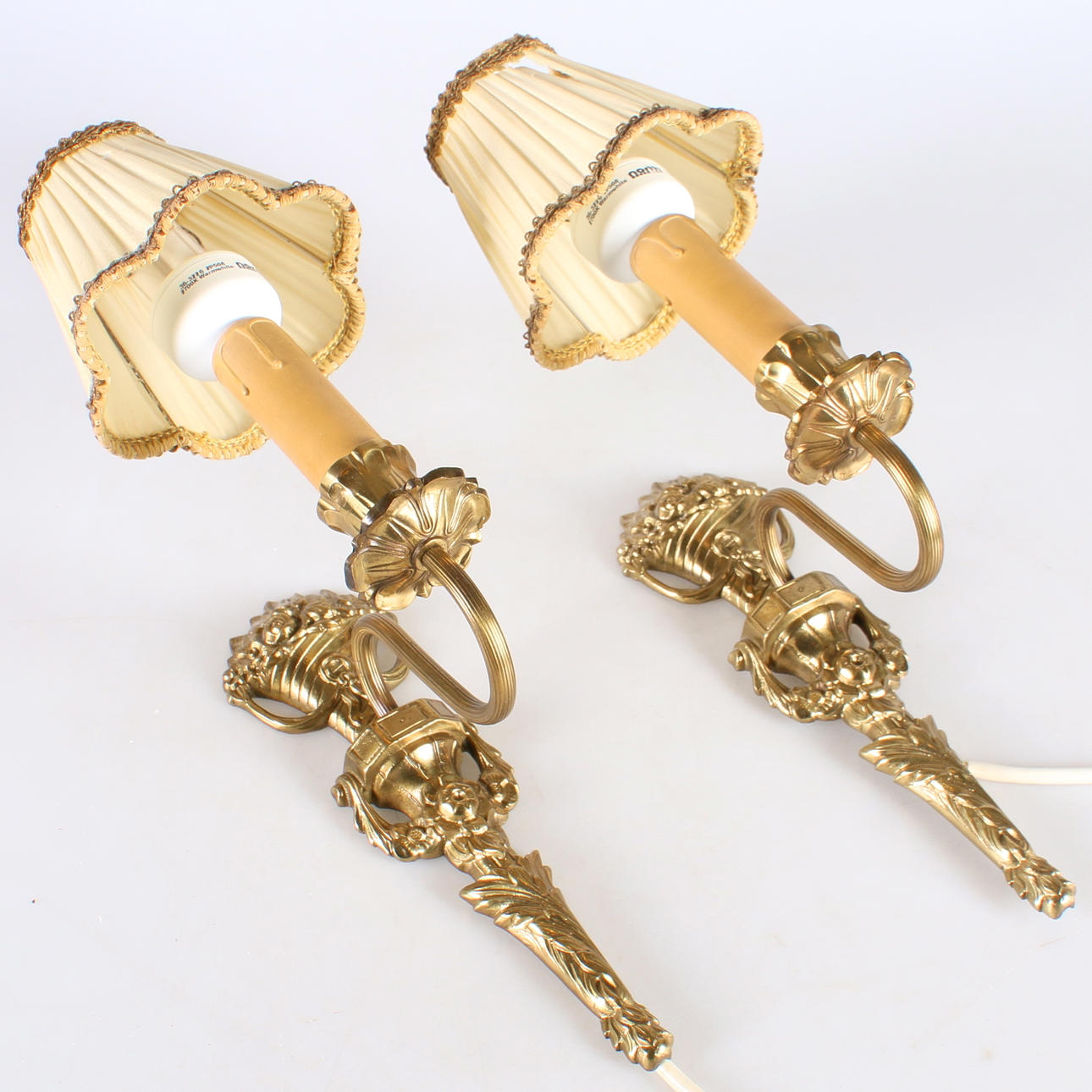 VÄGGLAMPETTER, ett par, mässing, gustaviansk stil, 1900-tal.