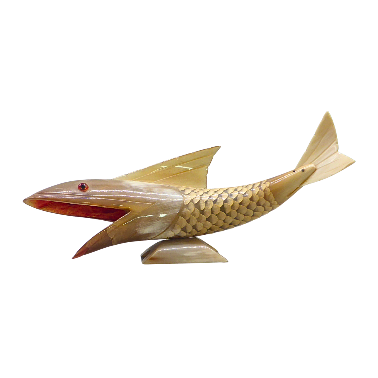 FISKSKULPTUR AV POLERAT HORN