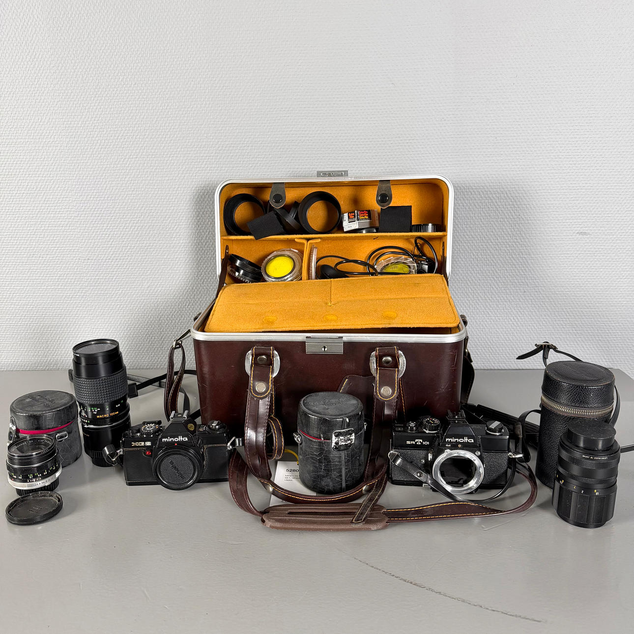 MINOLTA XG-2 SET, tillhörande väska.