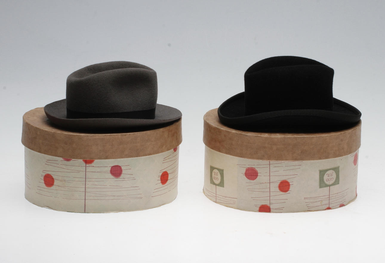 HATTAR, 2 st. Miniatyr. Joseph E. Ward, London, 1900-tal.