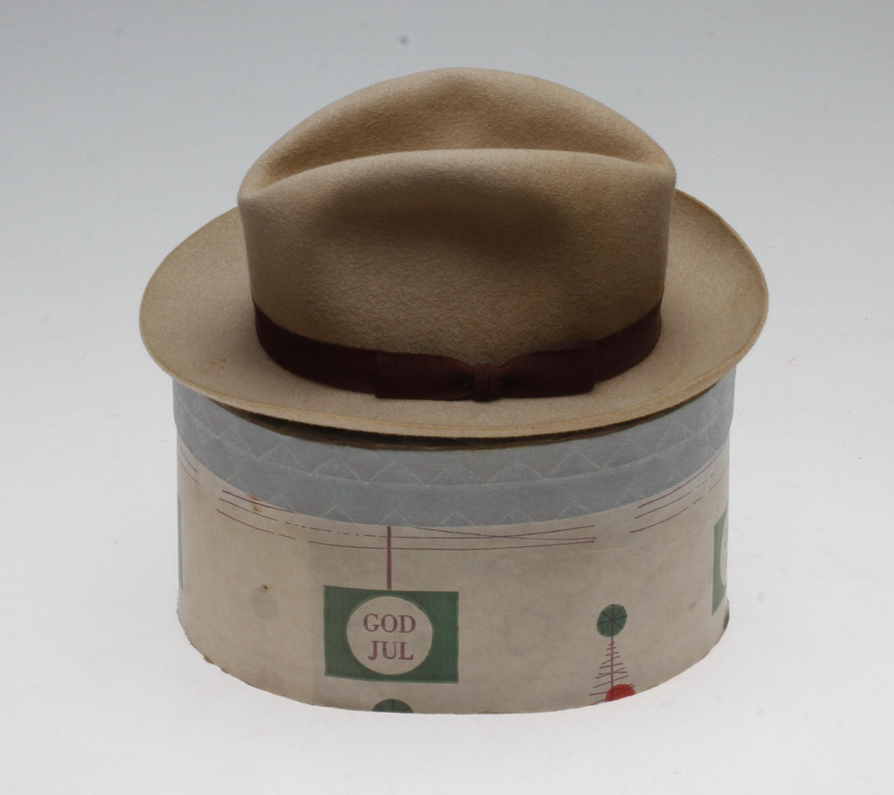 HATTAR, 2 st. Miniatyr. Glyn & Co samt Joseph E Ward, London, 1900-tal.