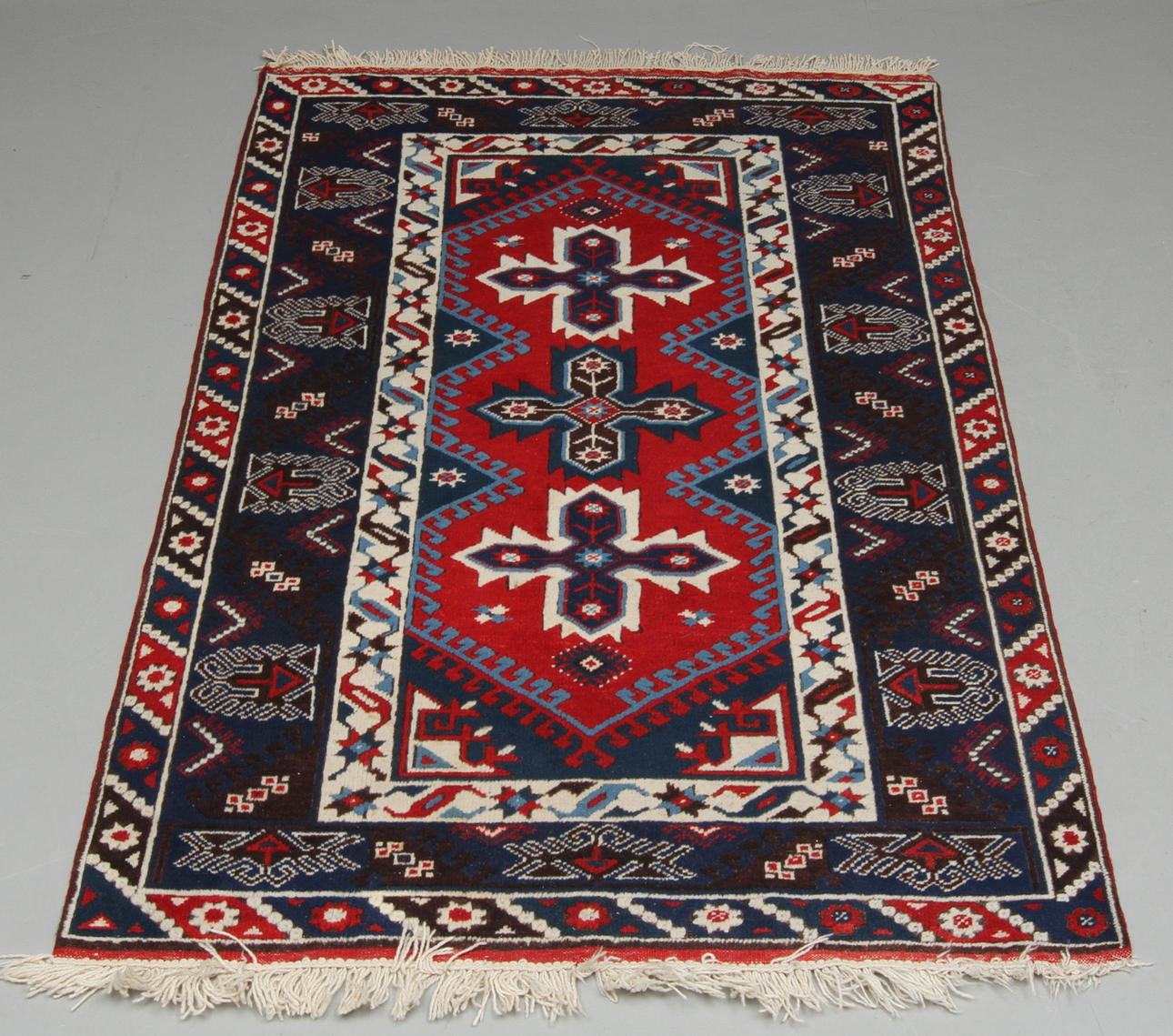 MATTA, orientalsik, ca 177 x 120 cm.