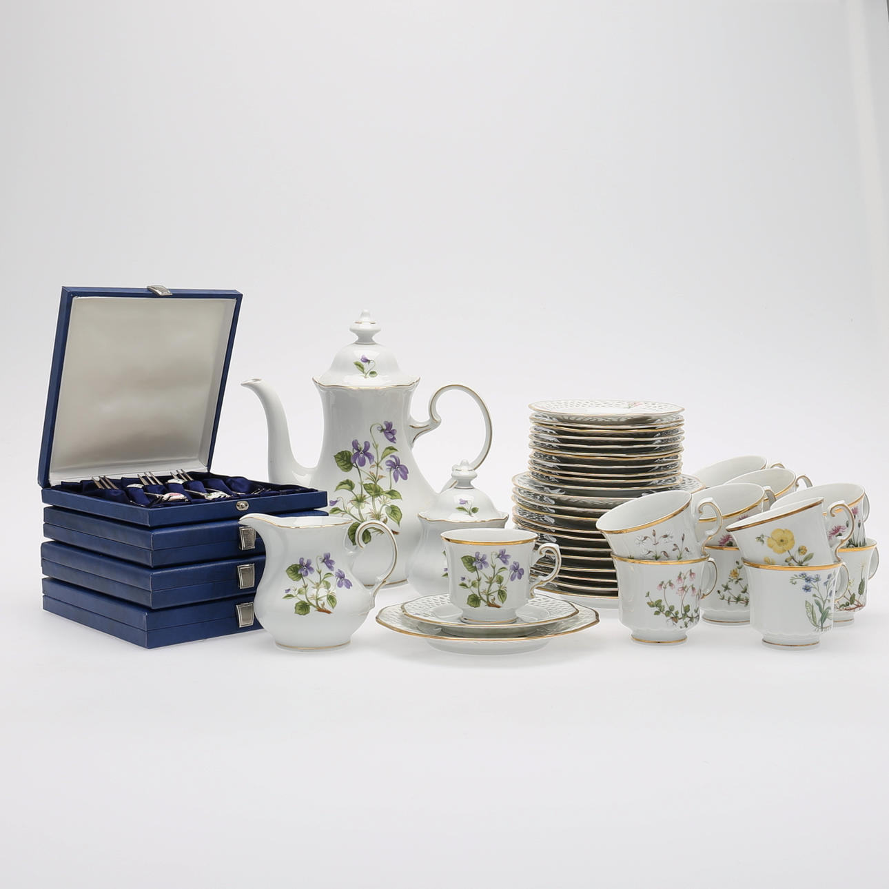 KAFFESERVIS, 64 delar, "Somnium Solstitiale", Svaneholm, Fyrklövern.