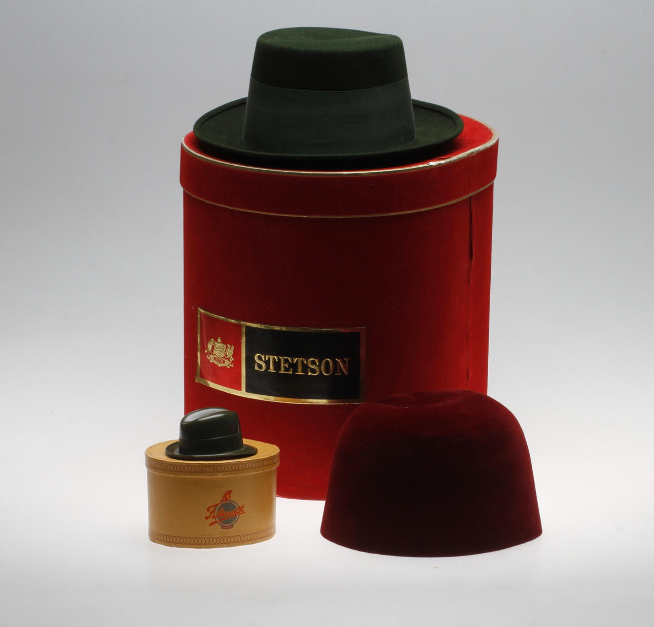 HATTAR, 2 st, REKLAMHATT samt ASKAR 2st. Bland annat Stetson.