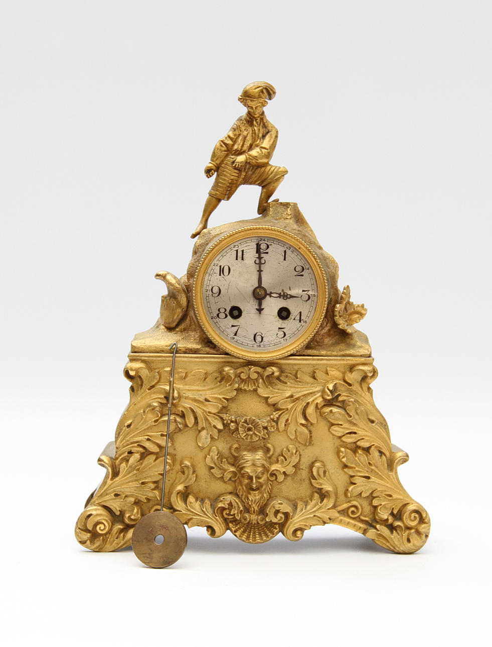 BORDSPENDYL, 1800-talets mitt , förgylld metall.