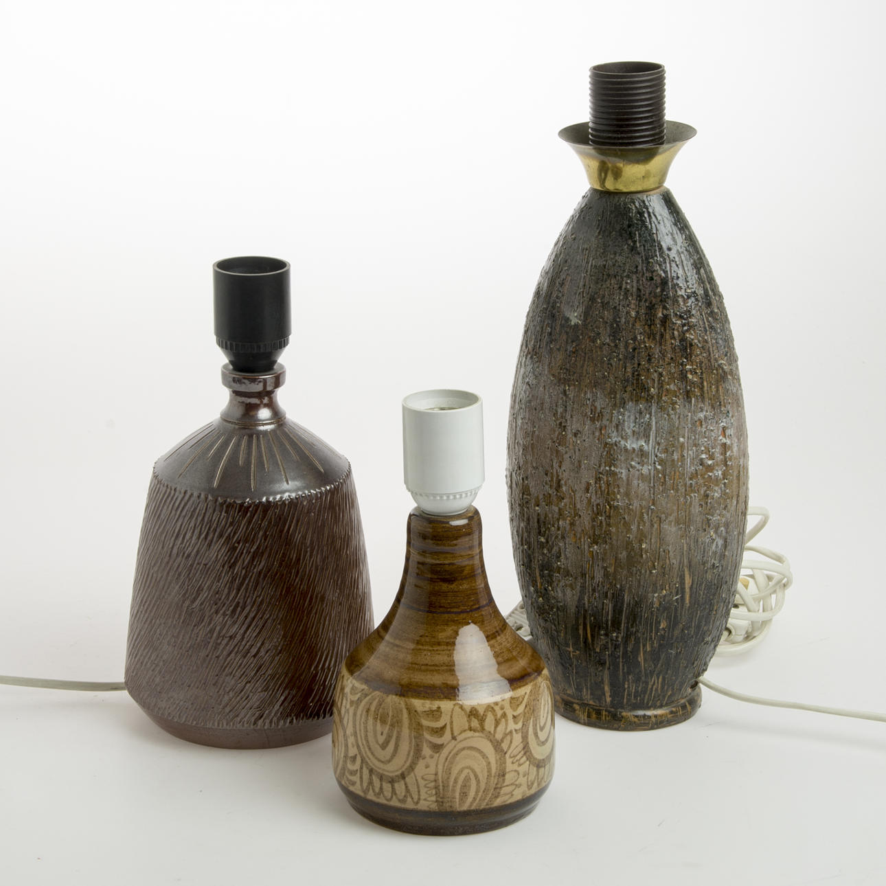 BORDSLAMPOR, 3 stycken, keramik, bl.a. Höganäs och Gyllenborg.