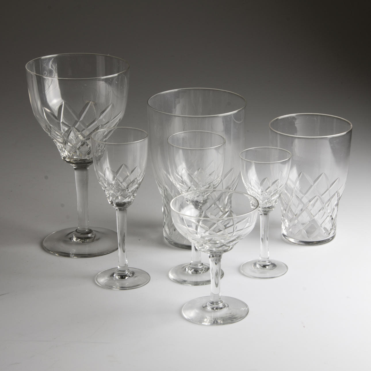 GLASSERVIS, 73 delar, rutslipad kristall.