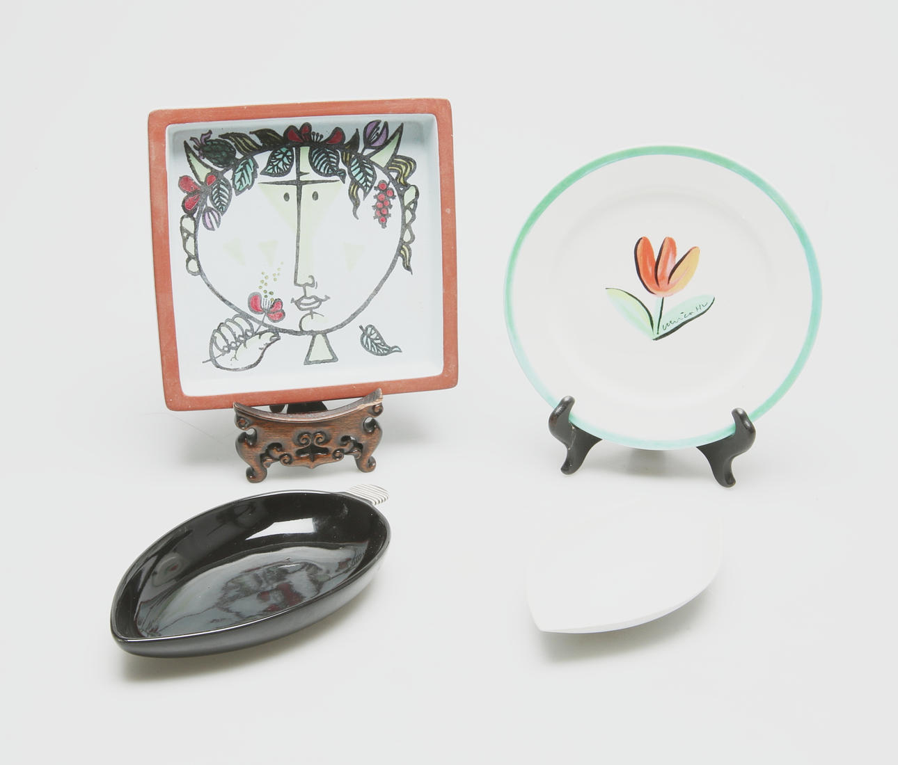 TALLRIK, SKÅLAR, ASKFAT, 4 delar, keramik och porslin, bland annat Stig Lindberg, Gustavsberg, 1900-tal.