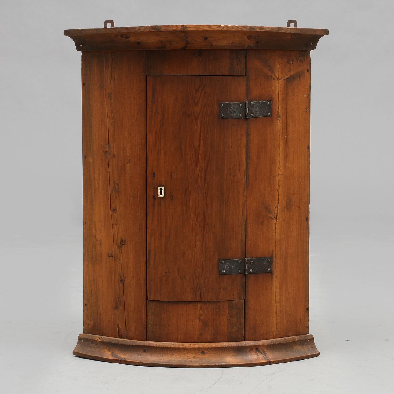 HÖRNSKÅP, allmoge.