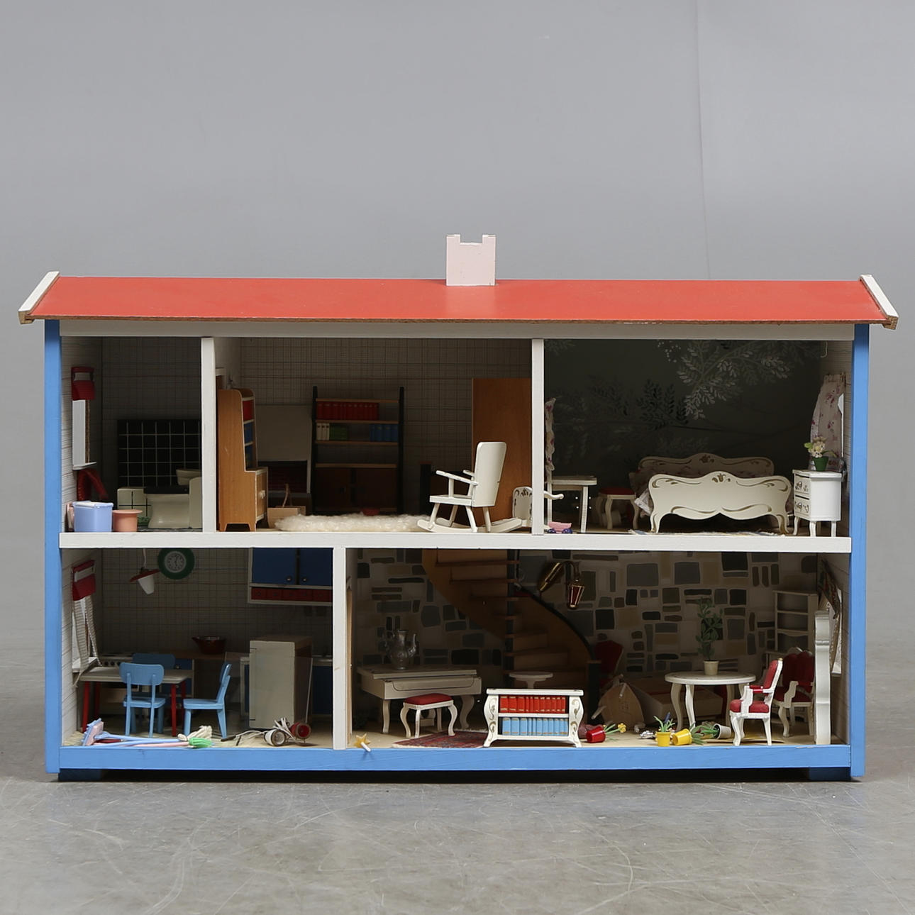 DOCKSKÅP, Lundby med INREDNING.