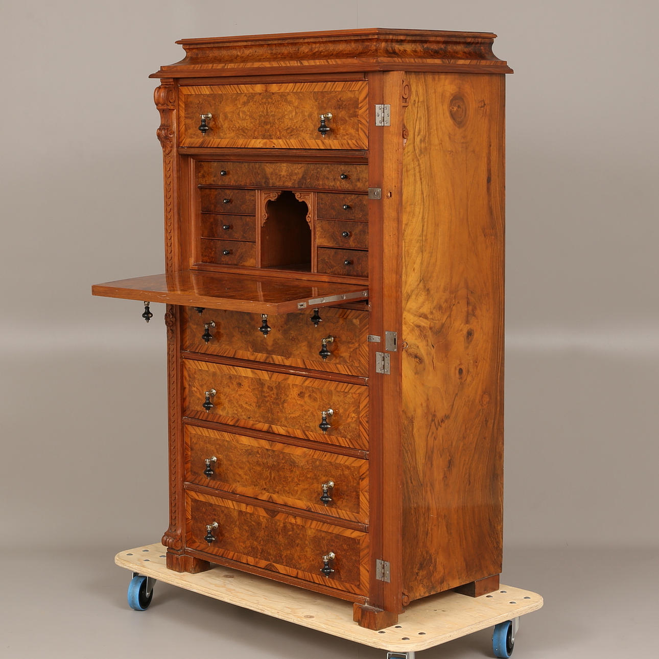 CHIFFONJE, valnöt, nyrenässans, Johan August Lindell, 1800-tal.