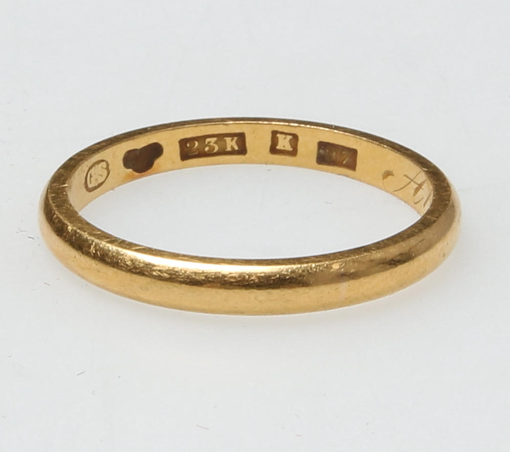 RING, guld, 23K , vikt 4,40 gram.