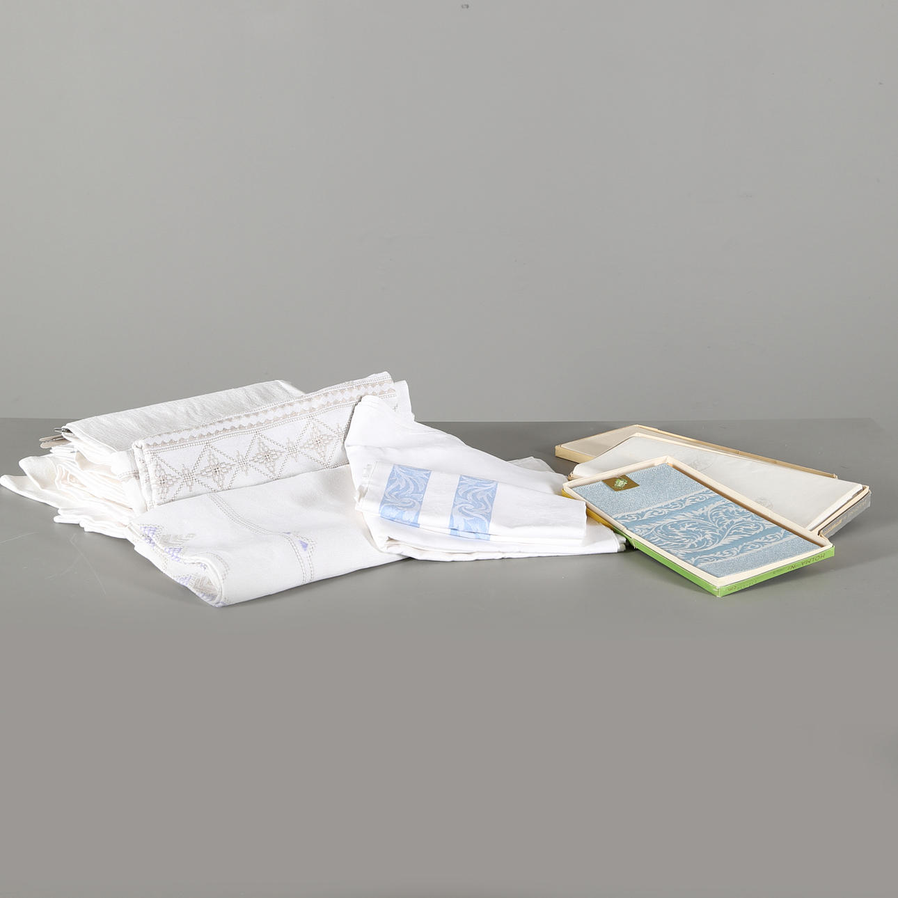 PARTI DUKAR, 10 st, olika material, färg och storlek.