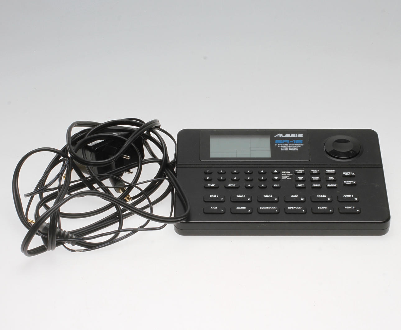 TRUMMASKIN, SR-16, Alesis.