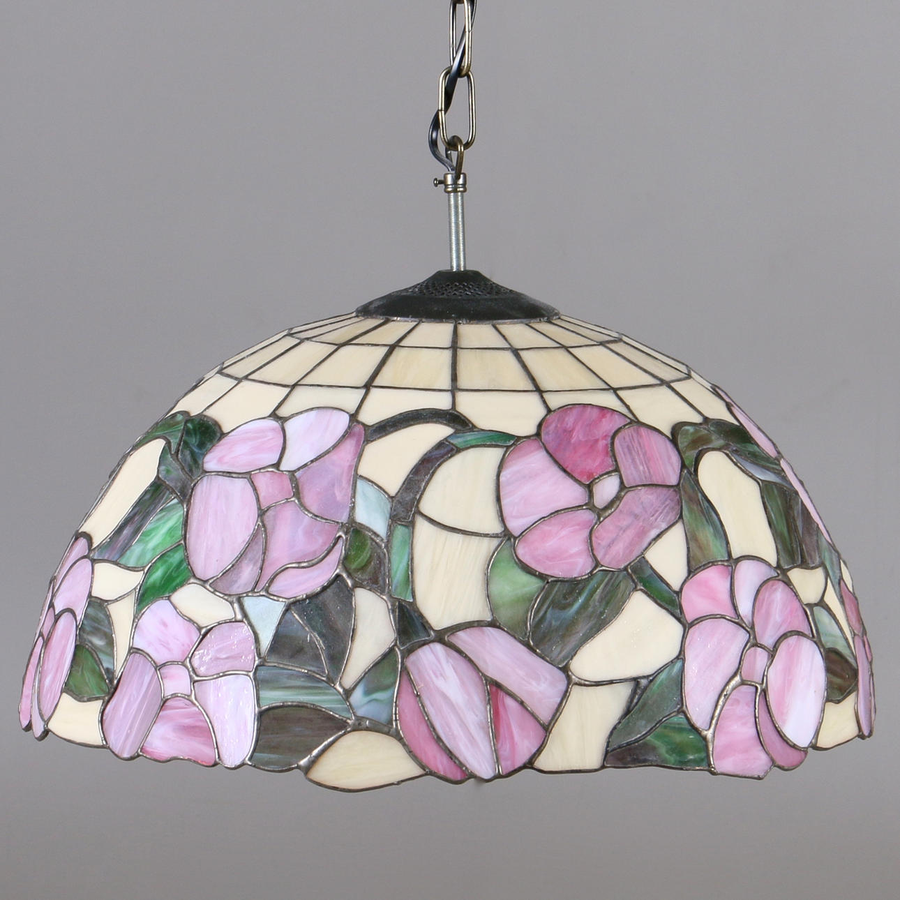 TAKLAMPA, blyinfattat glas, tiffanystil, typ 4311, Lamp Gustaf AB, 1900-talets andra hälft.