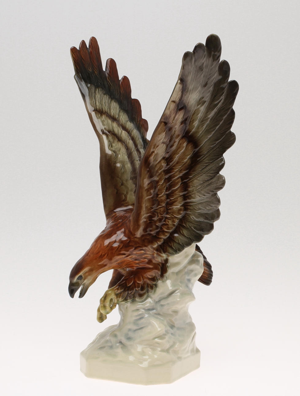 FIGURIN, i form av rovfågel, keramik, 1900-tal.