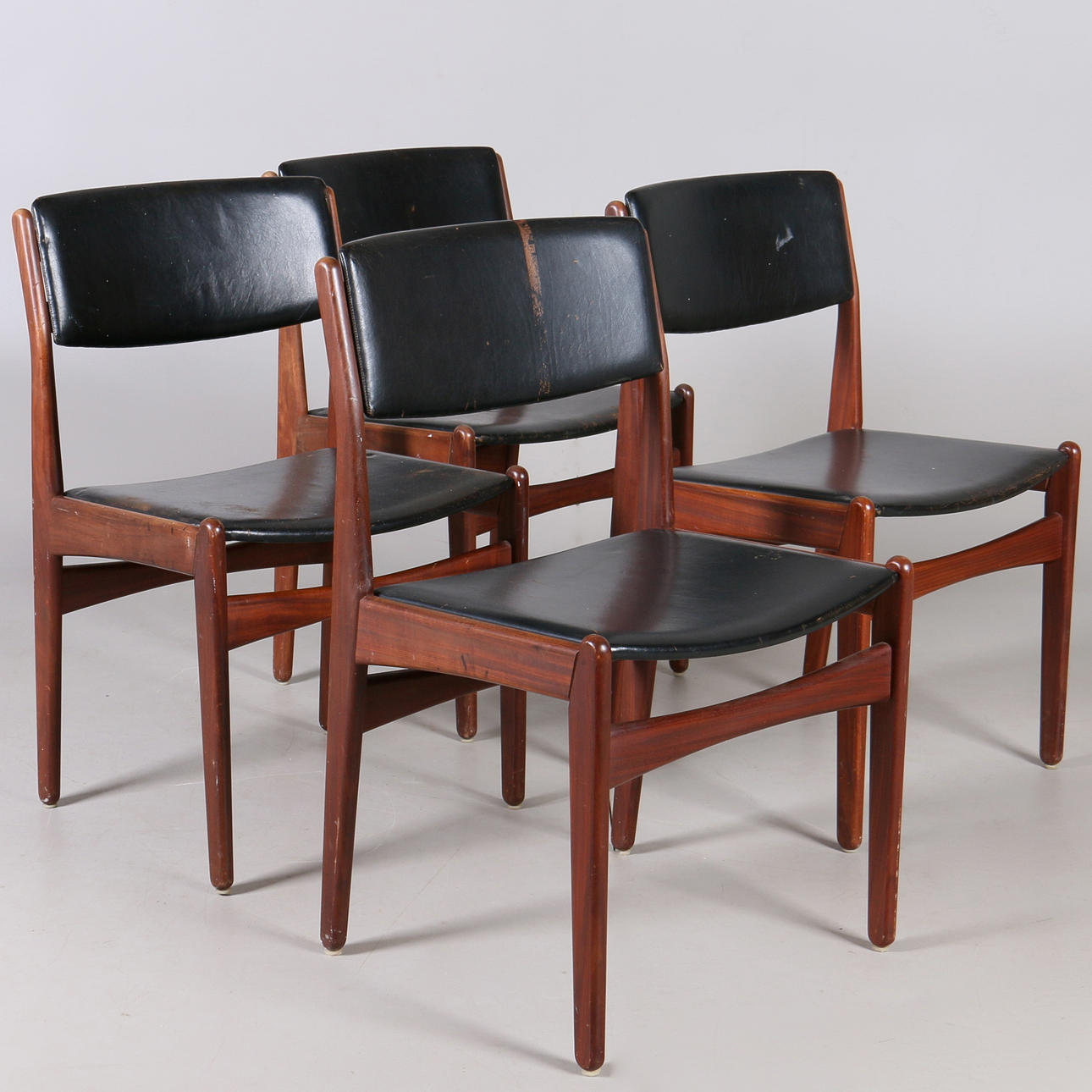 STOLAR, 4 st. Teak och skinn, Hans Olsen, Frem Röjle, Danmark, 1960-tal.