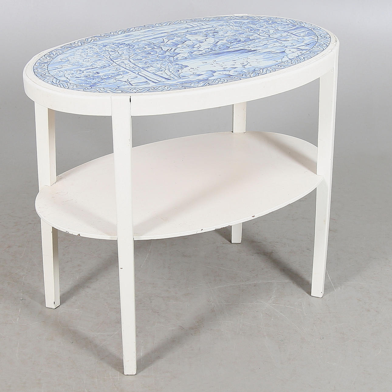 BORD med SKIVA av KERAMIK, "Sydfransk by", S:t Eriks Lervarufabriker, signerad, 1900-talets första kvartal.