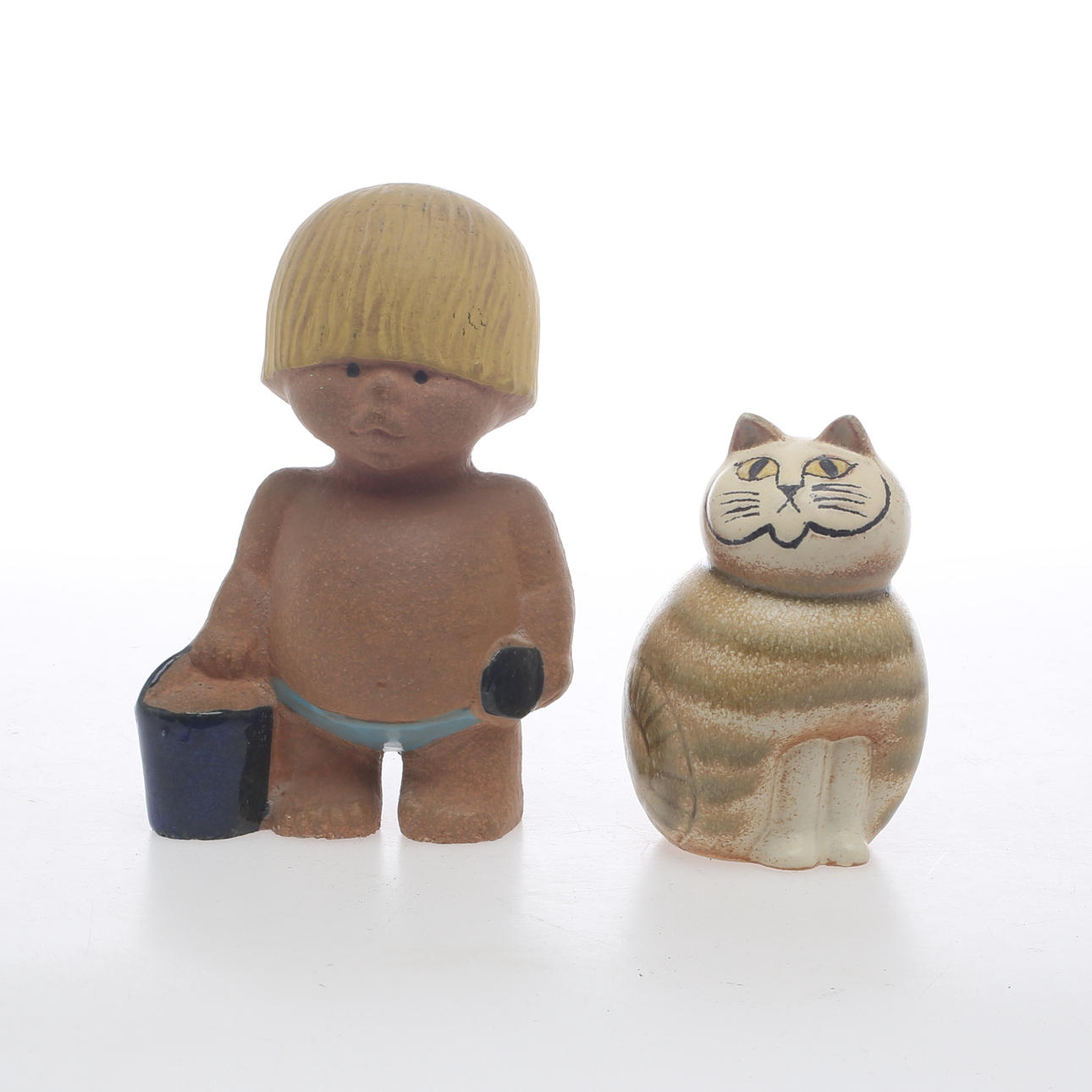 FIGURINER 2 st, keramik, "Väst" ur All Världens barn samt "Mia", Lisa Larson.