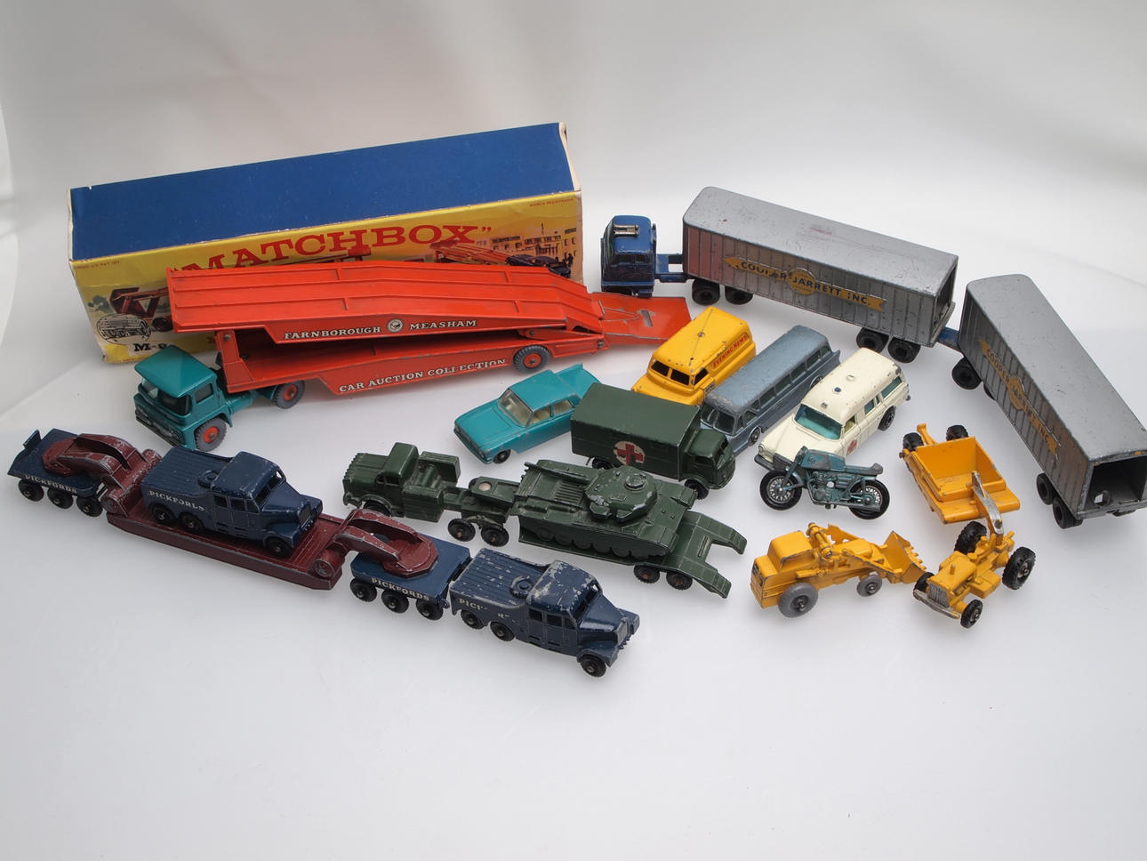 MATCHBOX/LESNEY Erä autoja 1960/1970 luvulta.