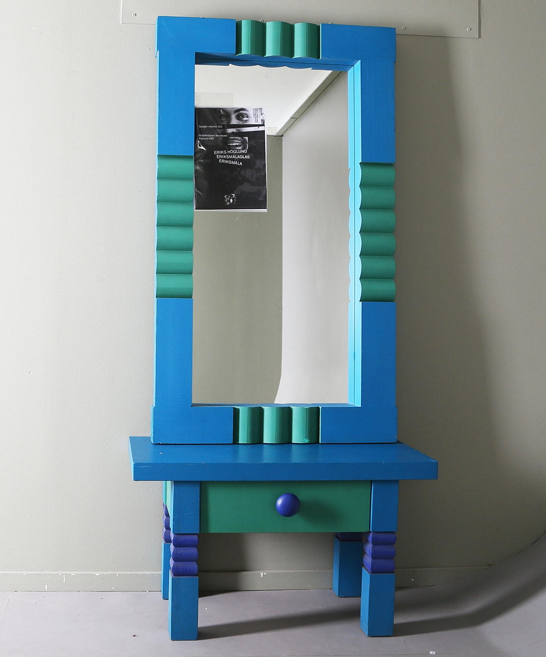 HALLMÖBEL, 2 delar, Erik Höglund, signerad, 1900-tal.