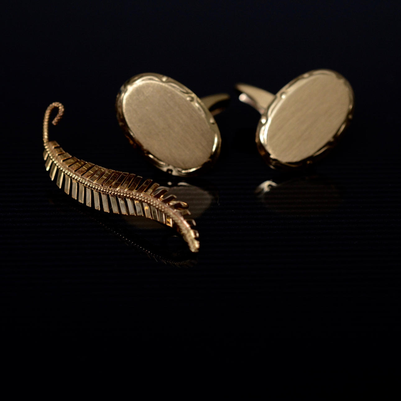 GULD 18 KARAT VIKT CIRKA 5.85 gram.