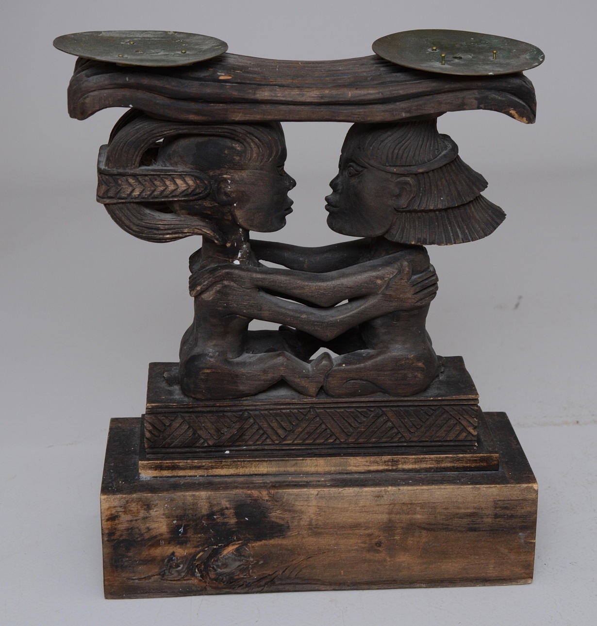 TASERUD FORM AV FABELFIGURER.