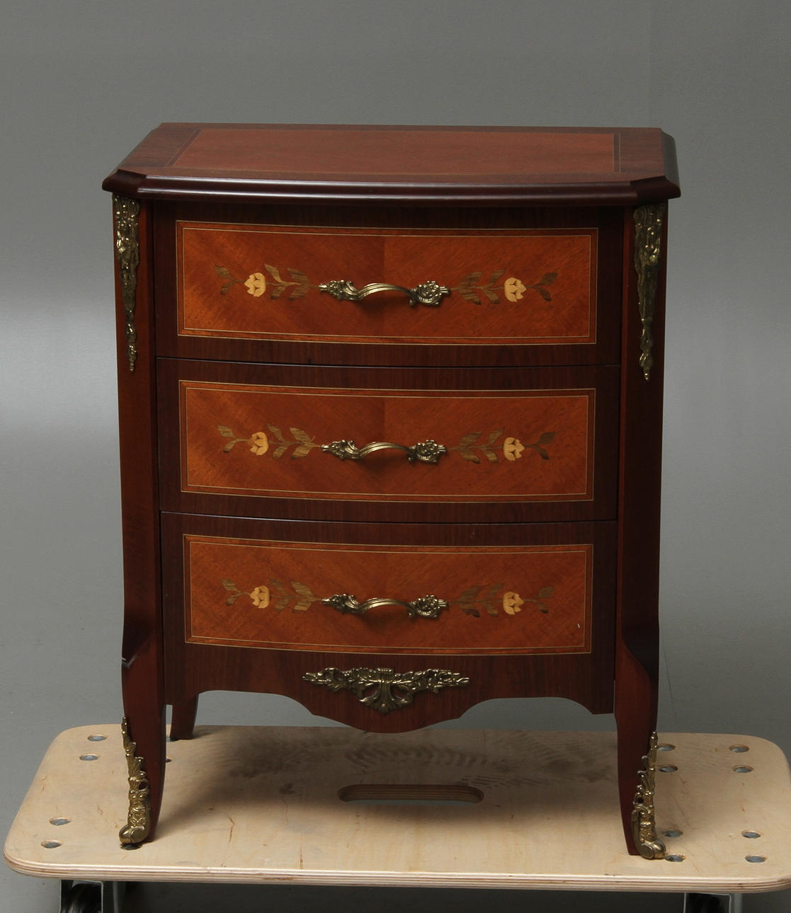 BYRÅ, Louis XVI-stil, 1900.