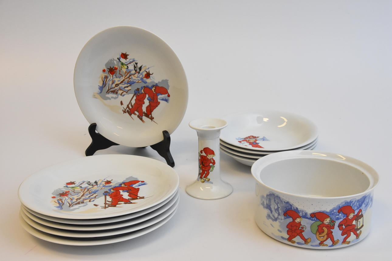 SERVISDELAR, 12 delar, " Tomtejul " Aina Stenberg Rörstrand.