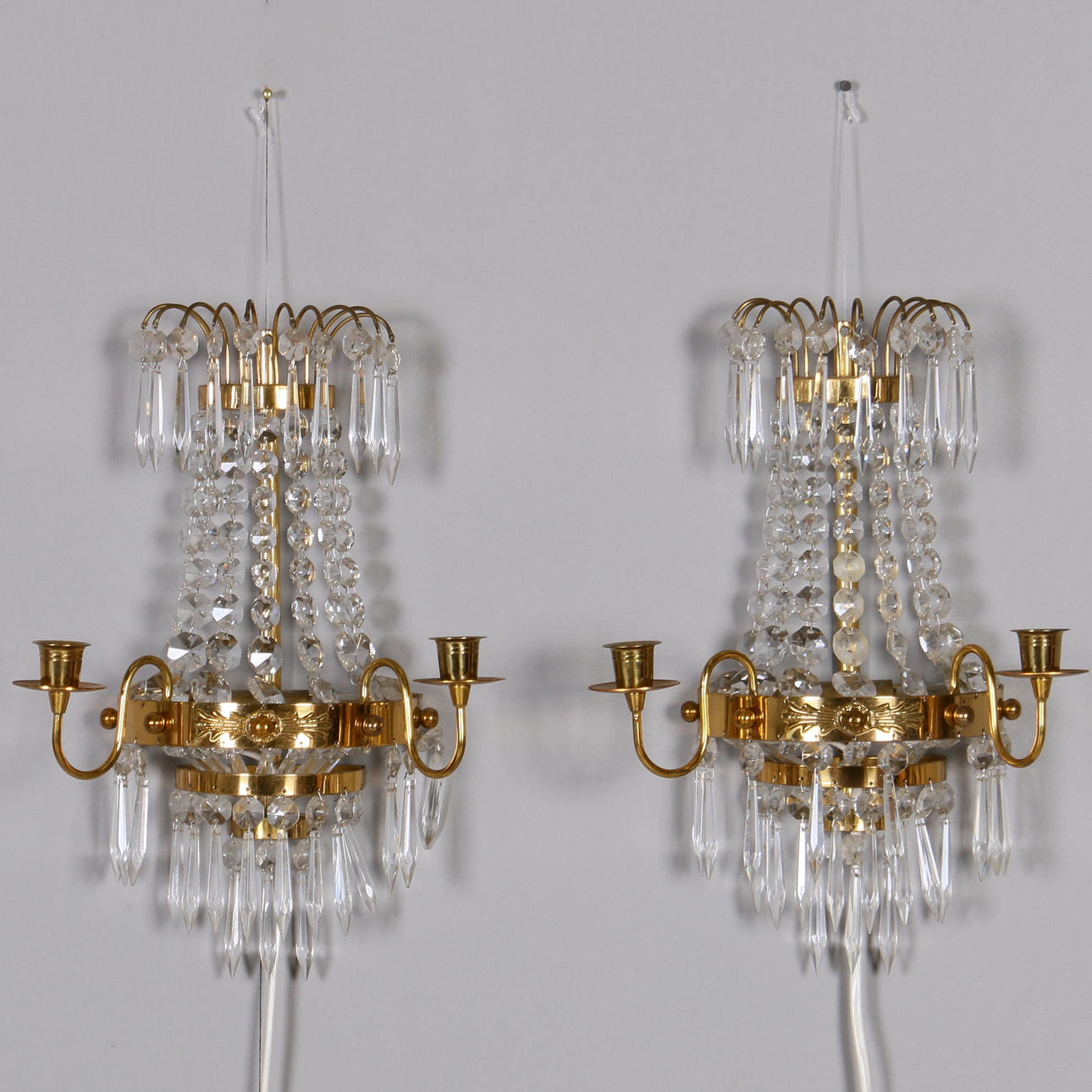 VÄGGLAMPETTER, ett par, mässing, gustaviansk stil, 1900-tal.