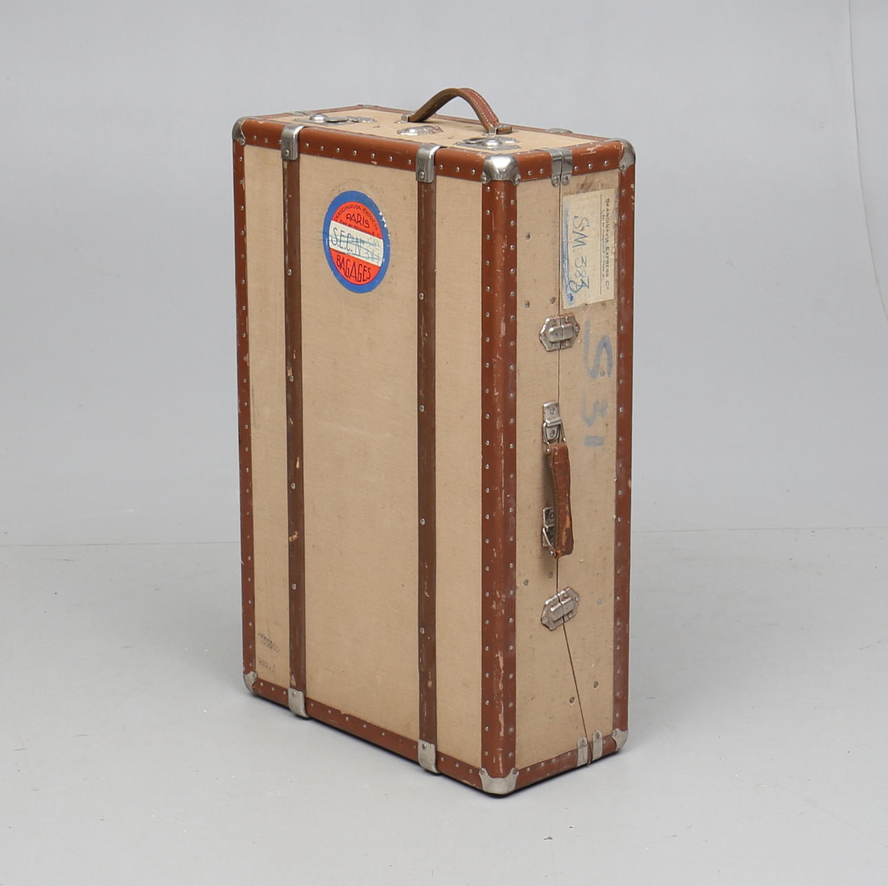 RESEGARDEROB, 1900-talets mitt.