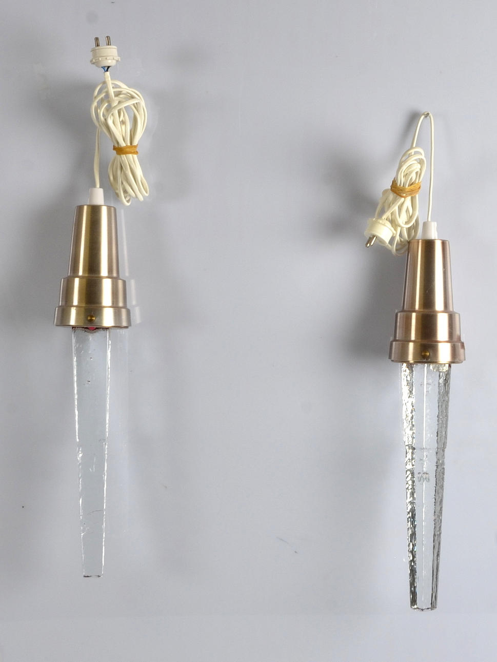 LAMPOR, ett par, "Istappen". Ateljé Engberg, Urshult. 1900-talets andra hälft.