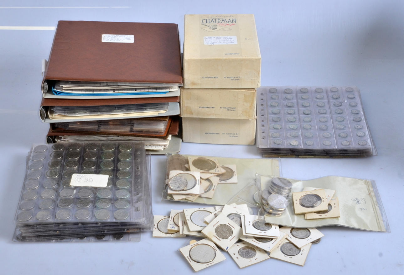 STORT PARTI SILVERMYNT, Sverige, tot vikt (inkl album) ca 18 kg, 1800/1900- tal.