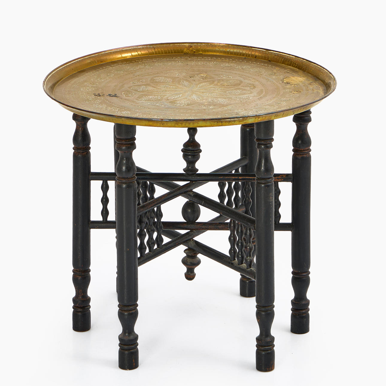 BRICKBORD, orientaliskt, 1900-tal, lös bricka i mässing, hopfällbar benställning i trä