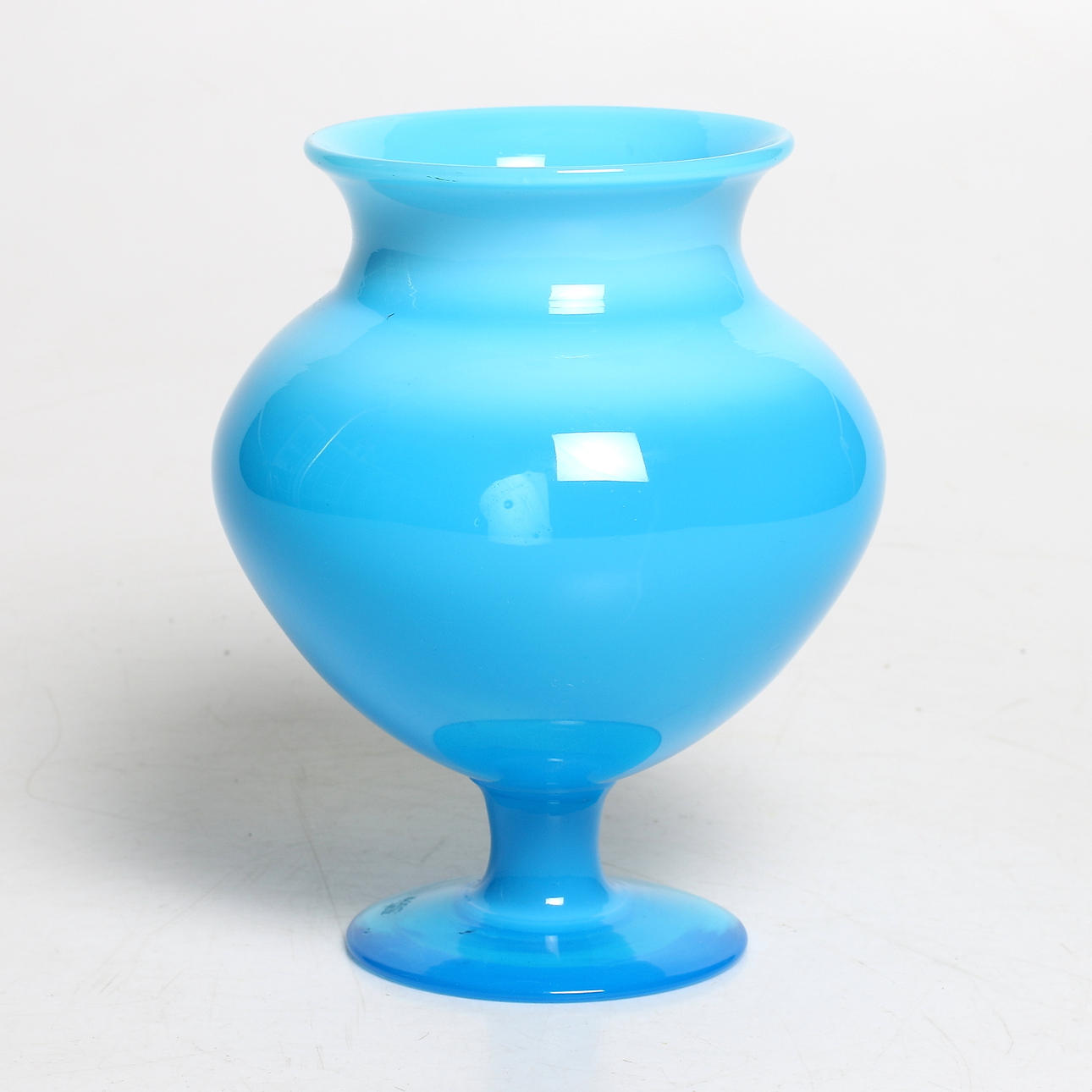 ERIK HÖGLUND. VAS, glas, signerad, 1900-tal.