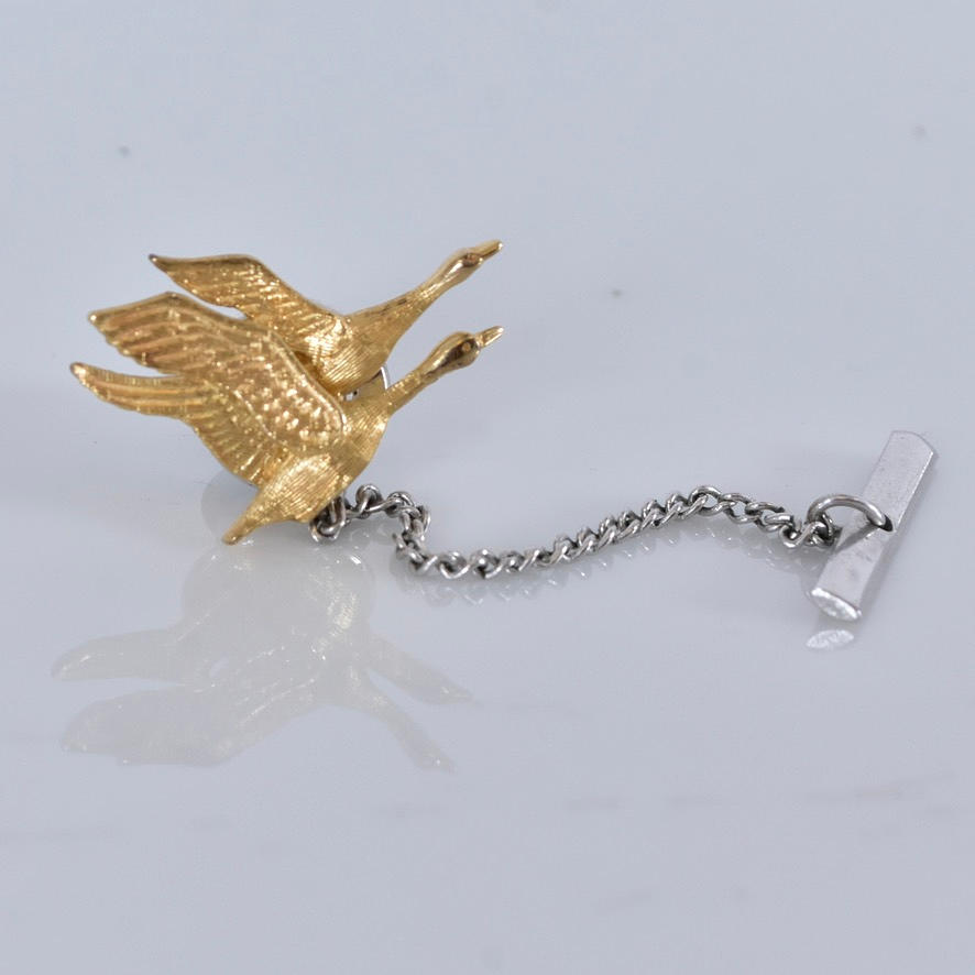 BROOCH/PIN, 14 carat red gold.