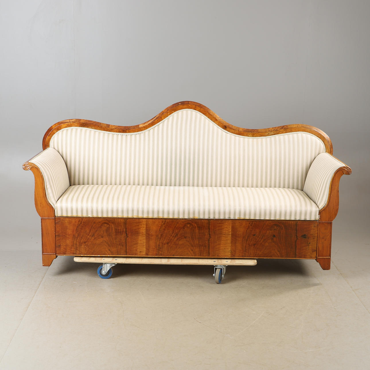 BÄDDSOFFA, mahogny/valnöt, 1800-tal.