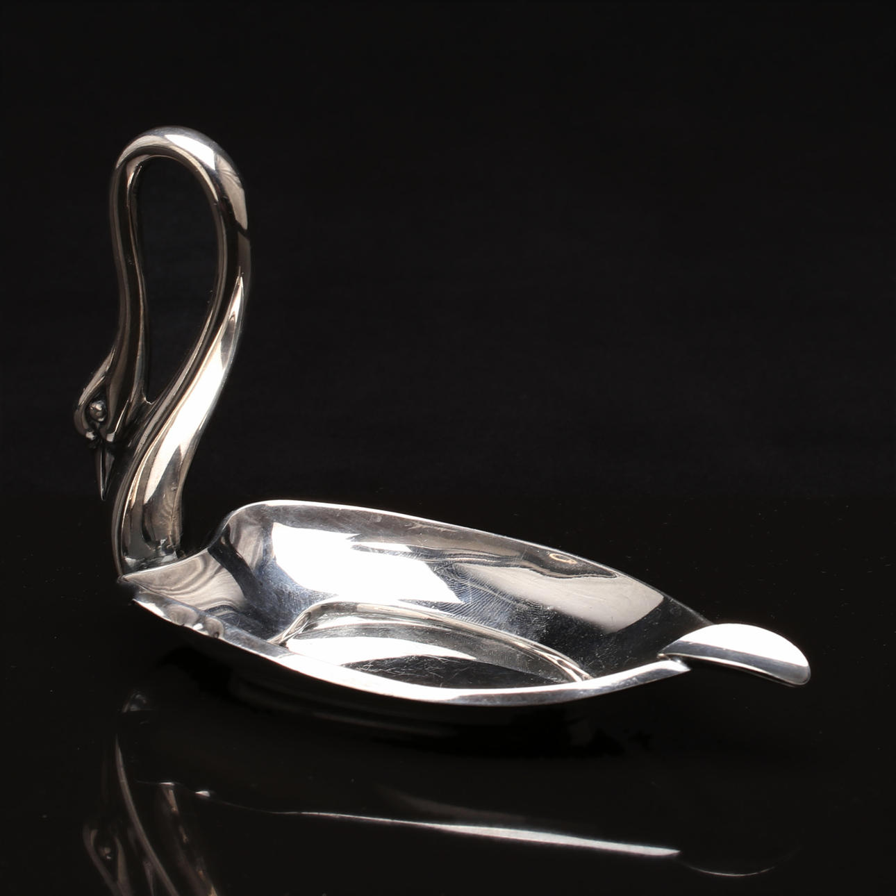 ASKFAT i form av svan, silver, Italien.