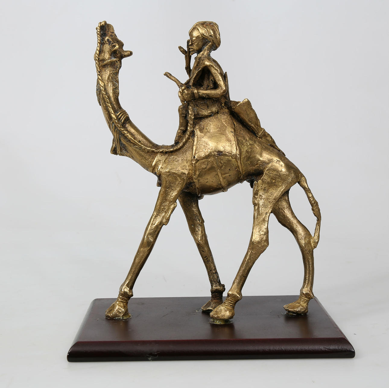 OIDENTIFIERAD KONSTNÄR. Skulptur, gulmetall, 1900-talets andra hälft.