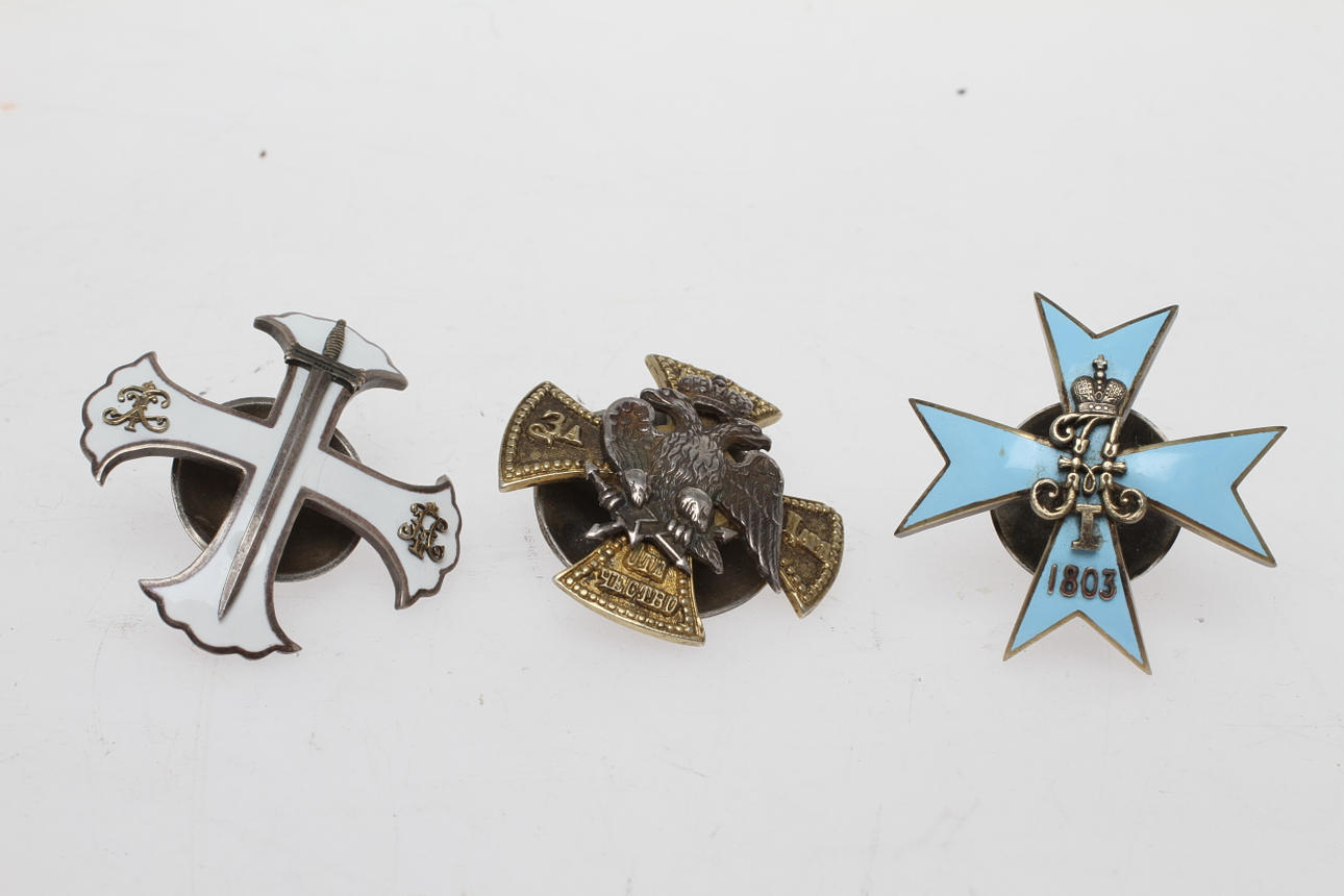 MEDALJER RYSSLAND 3 stycken med monogram av Nicholaus I och Nicholaus II. Ungefär "Stöd för insats för Tsar och fosterland".