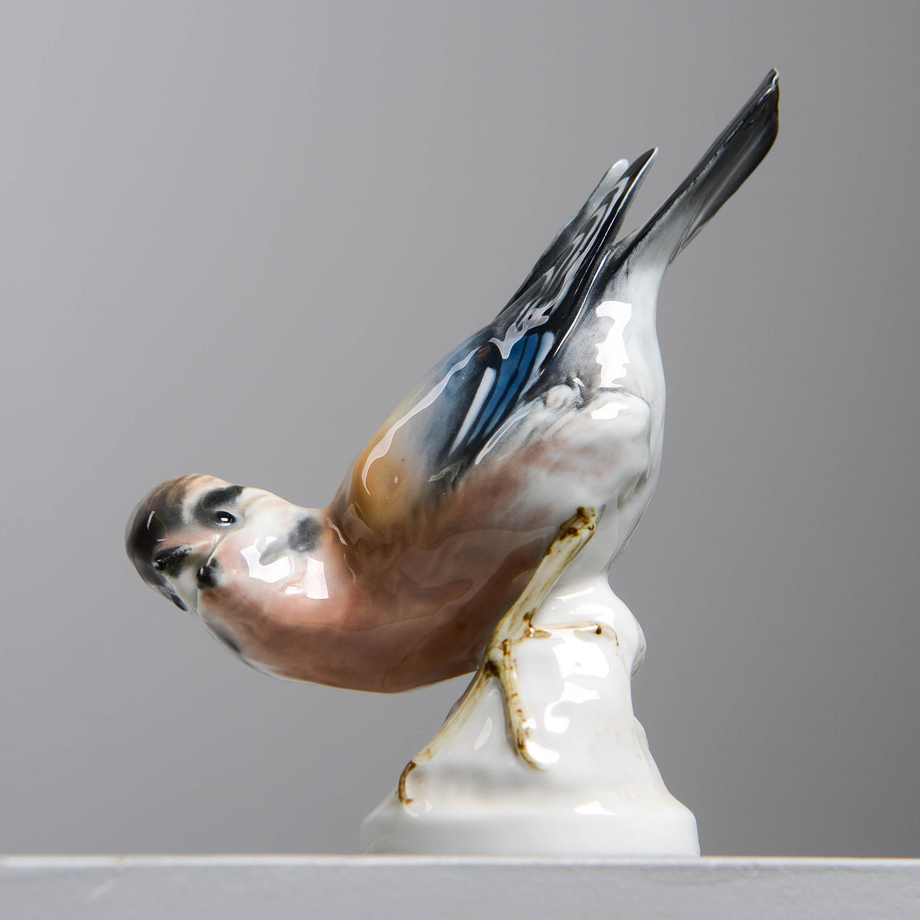 WALDEMAR LINDSTRÖM. Figurin, nötskrika, Rörstrand, 1950-tal