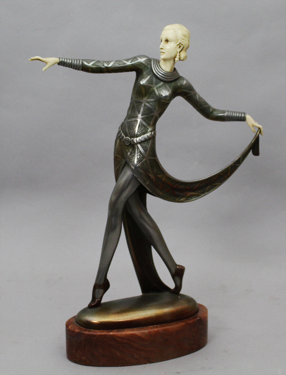 JOSEF LORENZL. Dansande kvinna. metall och benmassa. Signerad Lorenzl.