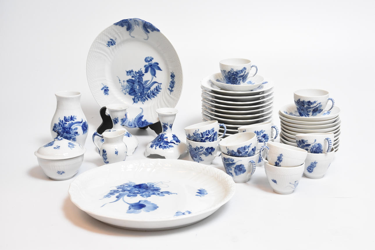 KAFFESERVIS , 43 delar " Blå blomster " Royal Copenhagen, oanvänt.