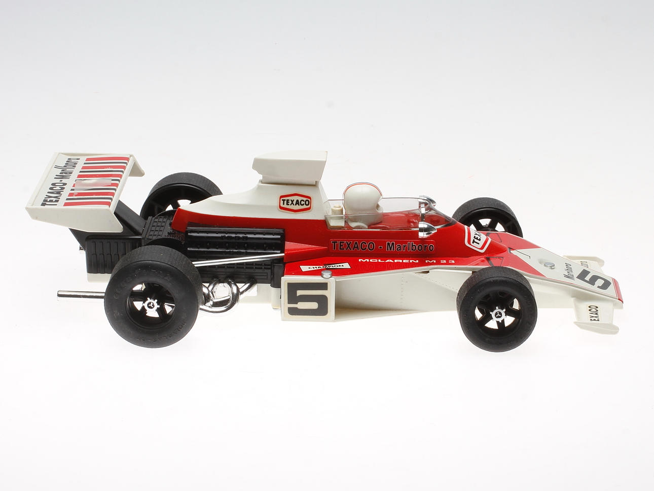 LEKSAKSBIL,Texaco-Marlboro Mclaren M23.