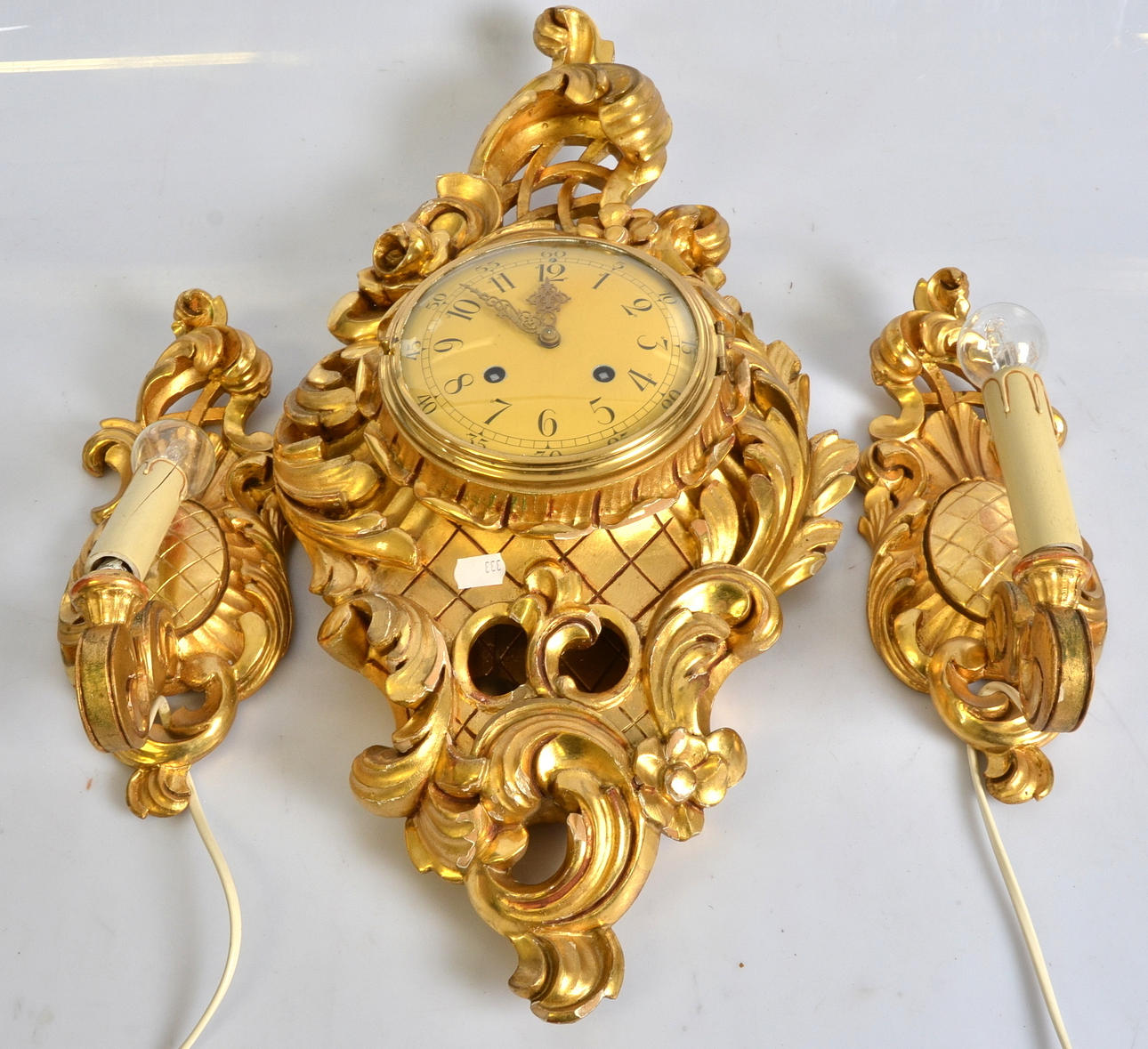 PENDYL OCH LAMPETTER, 3 delar, 1900-tal.