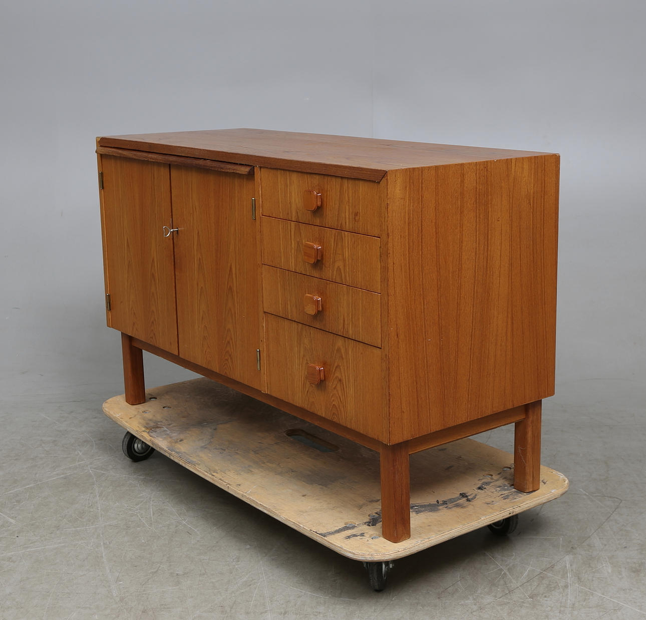 SIDEBOARD, teak, 1900-talets tredje kvartal.