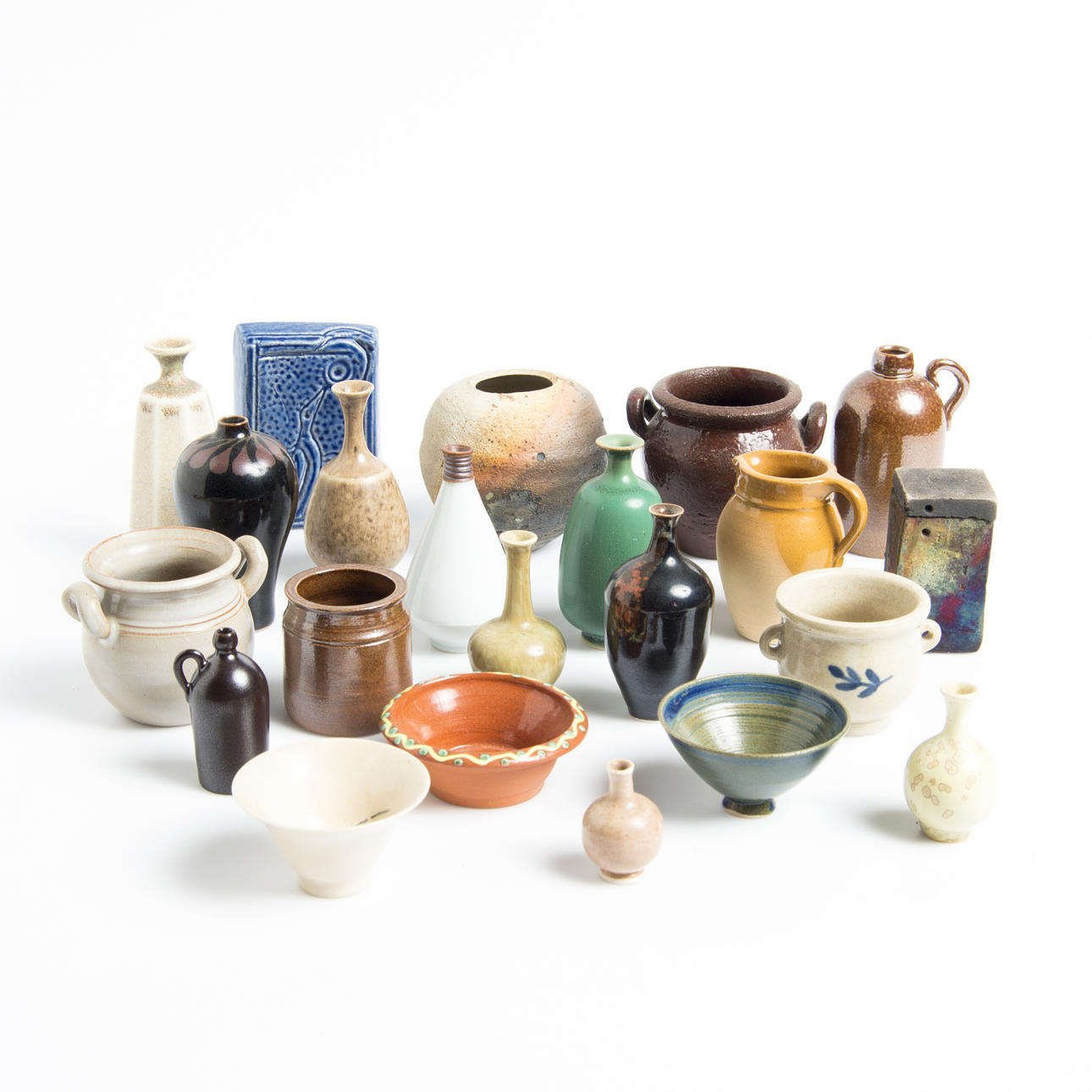 MINIATYRER, 22 delar, keramik, bl.a. Olle borg.