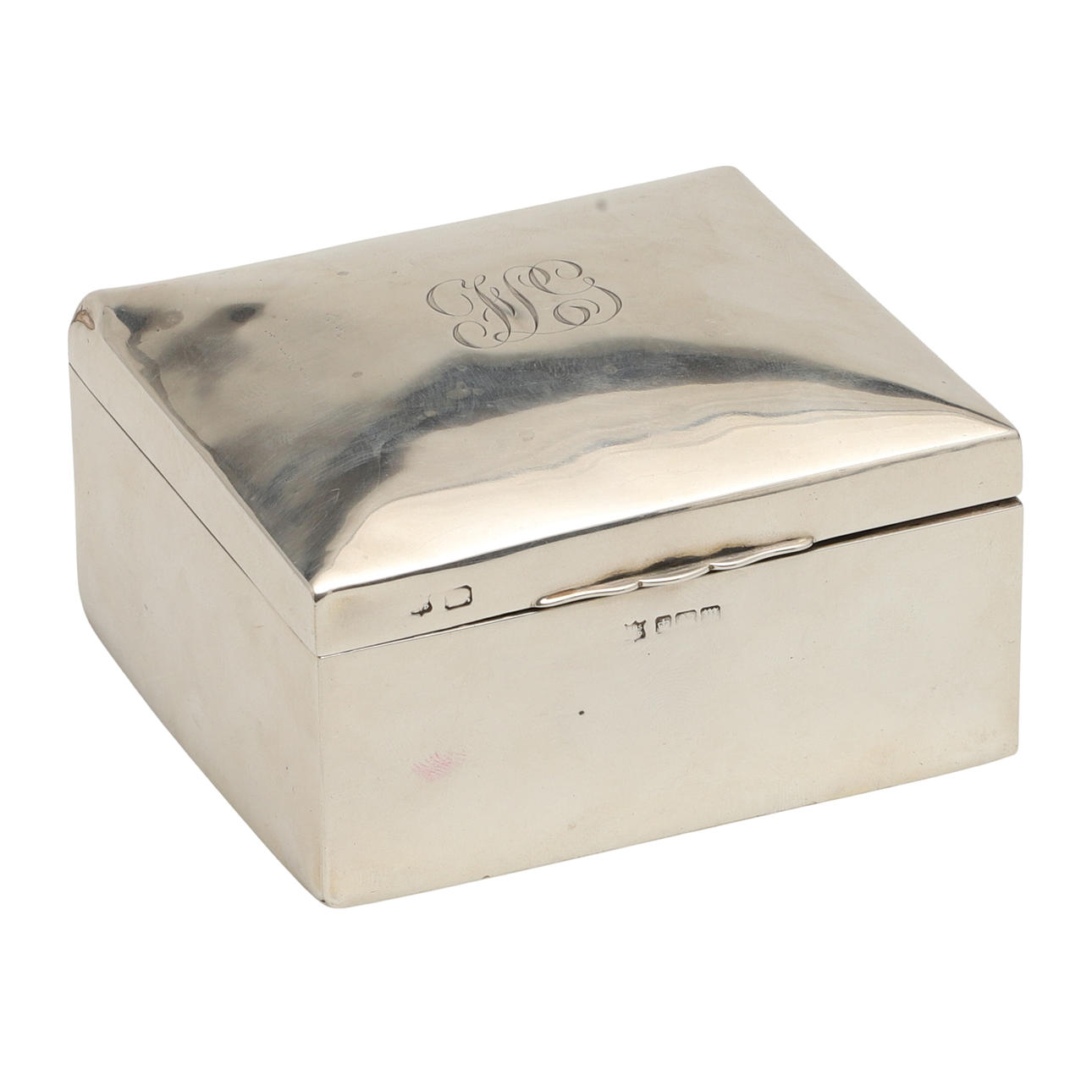 AN EDWARDIAN SILVER CIGARETTE BOX.