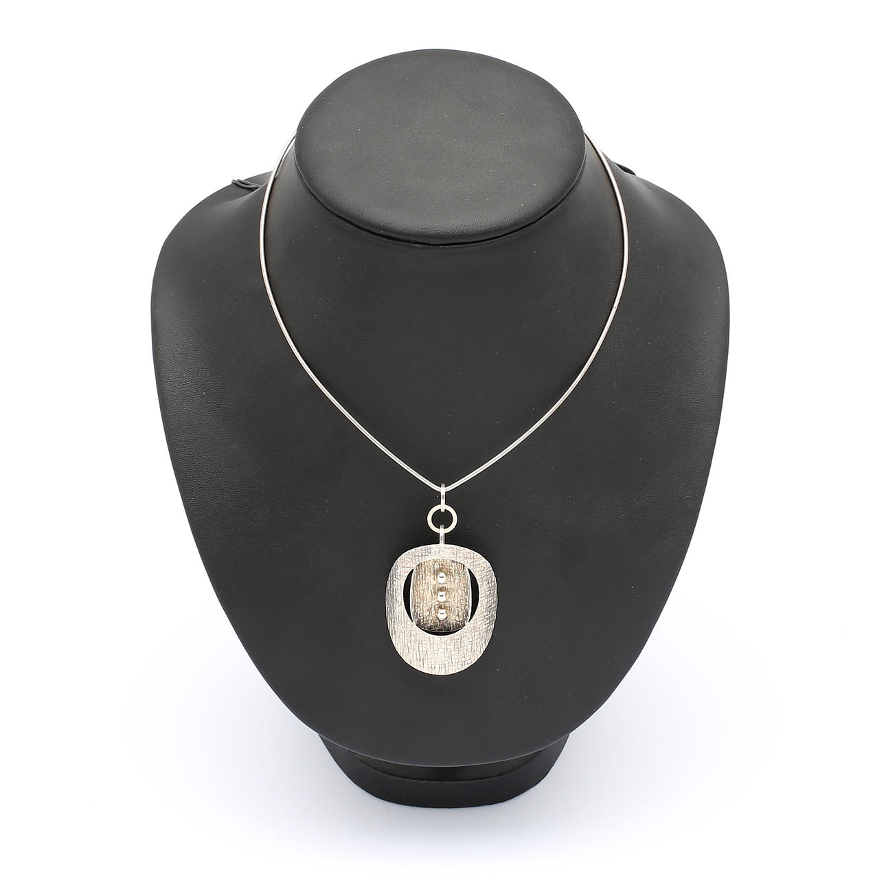 HÄNGE, silver, Elis Kauppi, Kupittaan Kulta, Åbo, Finland.